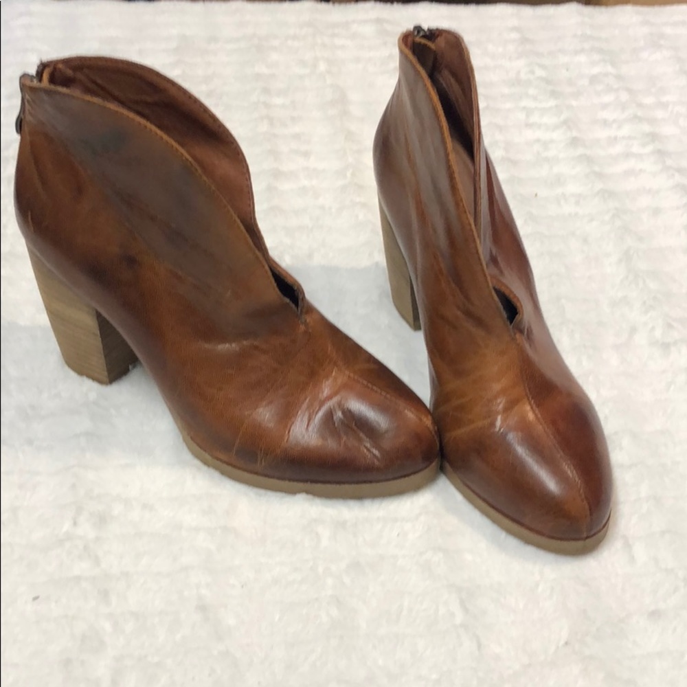 Antelope size 7 (37) adorable booties tan